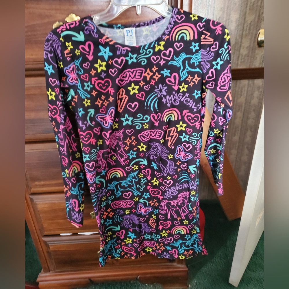 Colorful Graphic Long Sleeve Nightgown